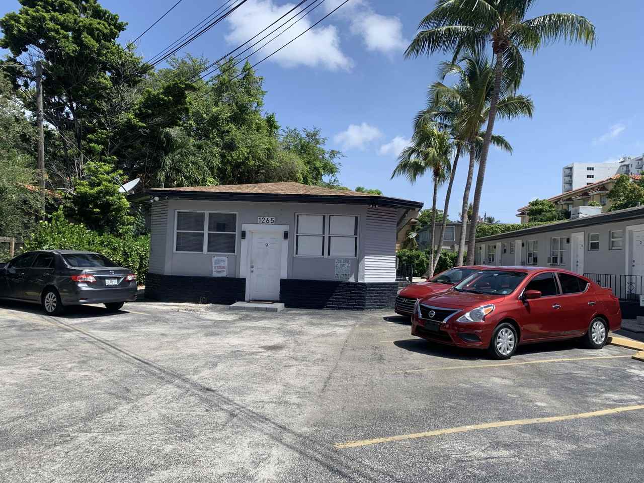 1255 Sw 6Th St - Photo 2 of 5