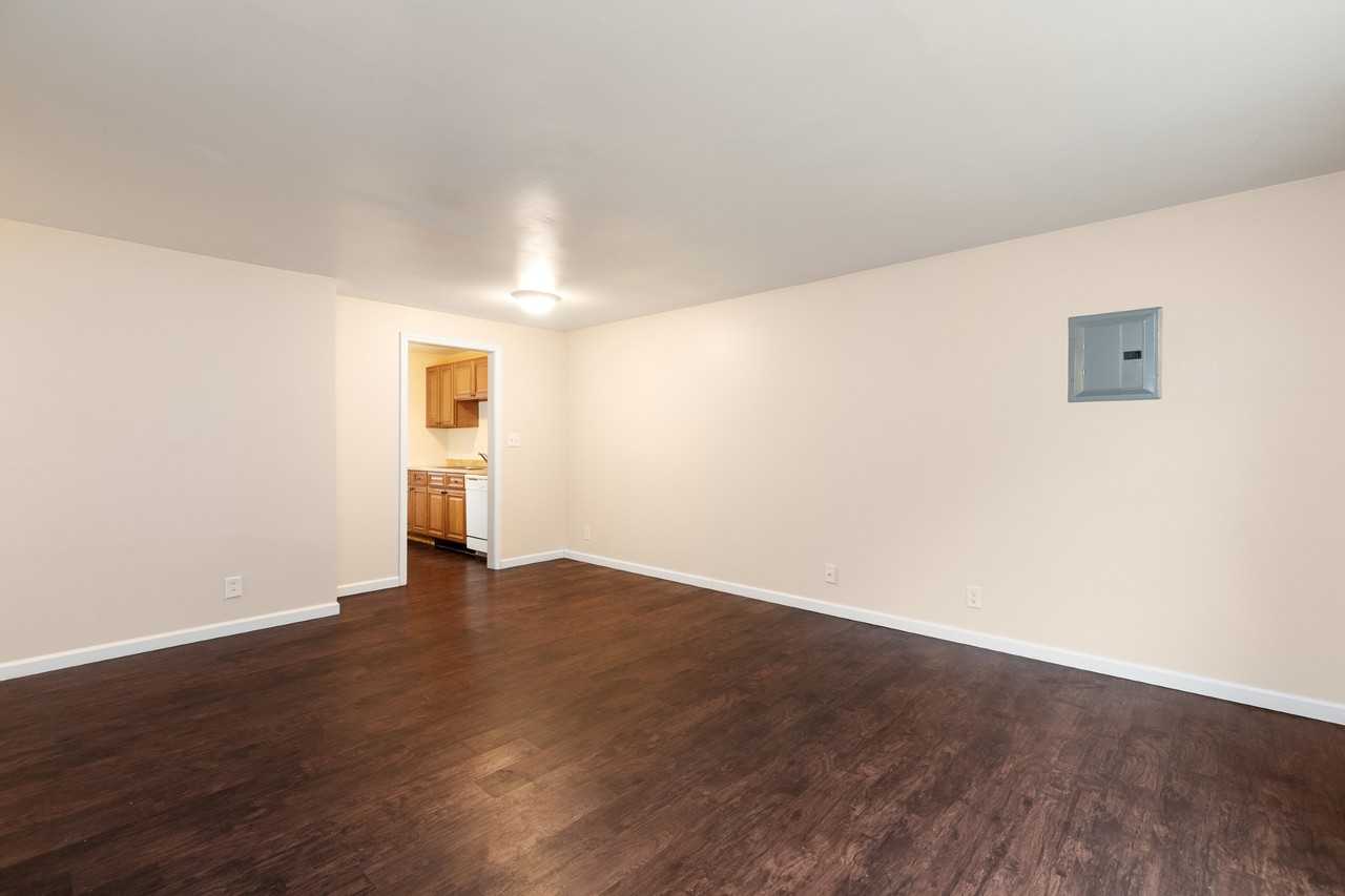 1552 Bloomington Ave - Photo 2 of 32