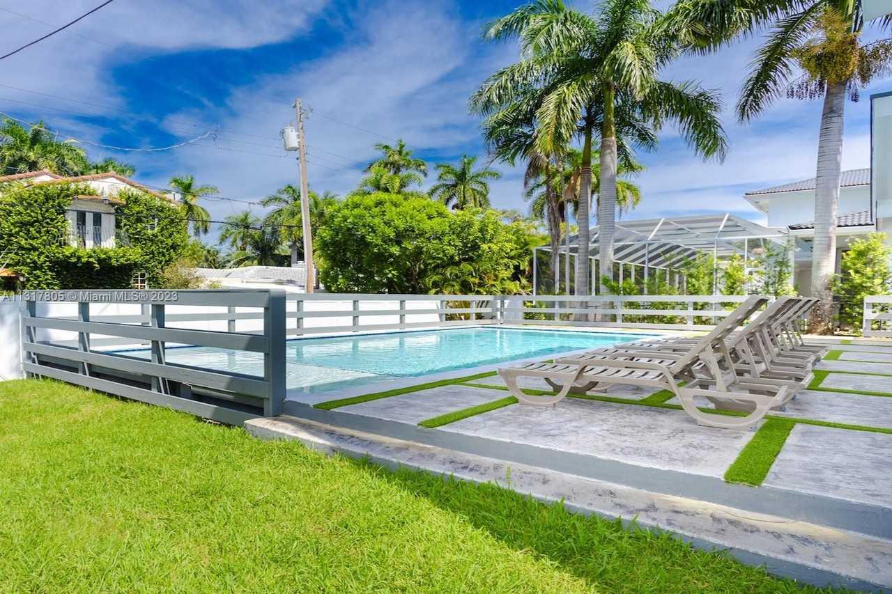 1109 Hollywood Blvd - Photo 4 of 50