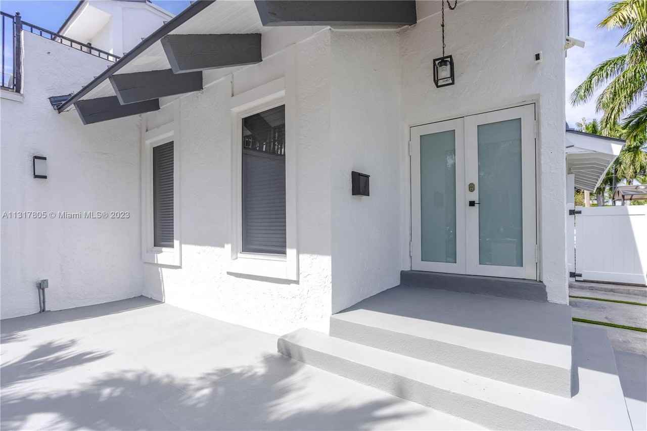 1109 Hollywood Blvd - Photo 6 of 50