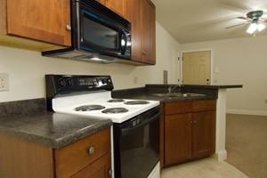 214 N Pinckney St - Photo 5 of 10