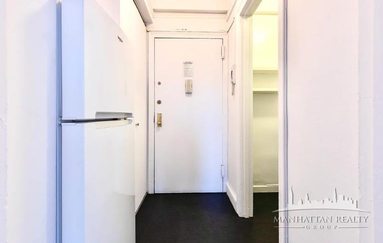 E 39th St #1601 - Photo 2 of 12