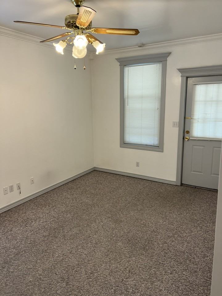 2305 Maine St - Photo 3 of 11