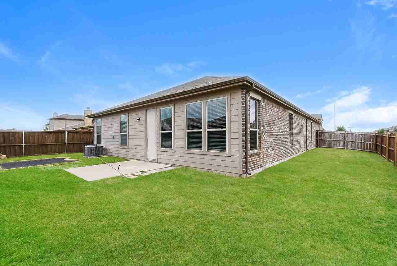 4513 Ivey Glen Ln - Photo 2 of 18