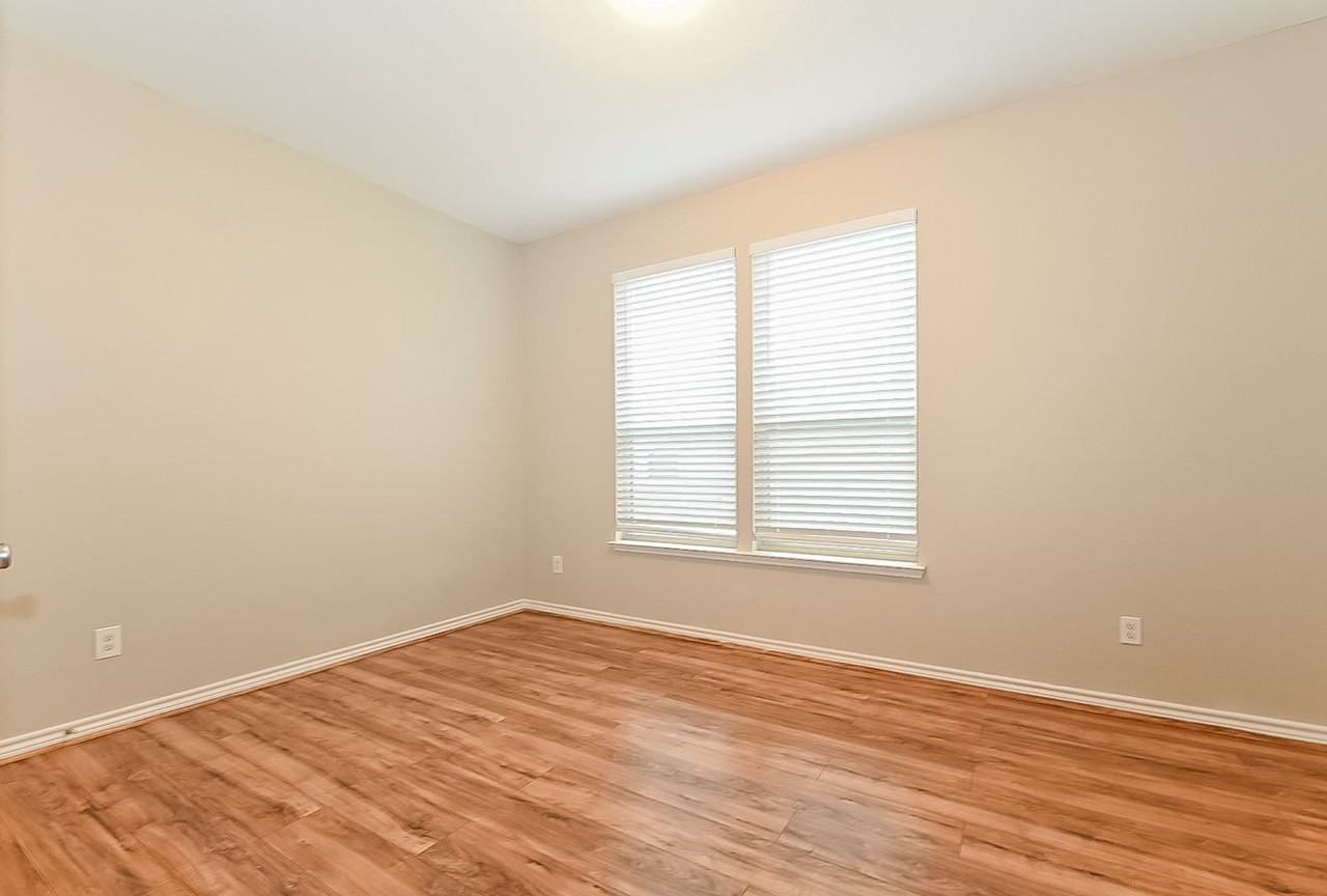 4513 Ivey Glen Ln - Photo 3 of 18