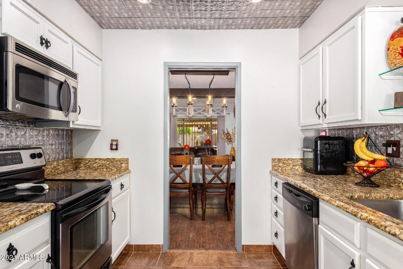 10415 W Cameo Dr - Photo 3 of 16