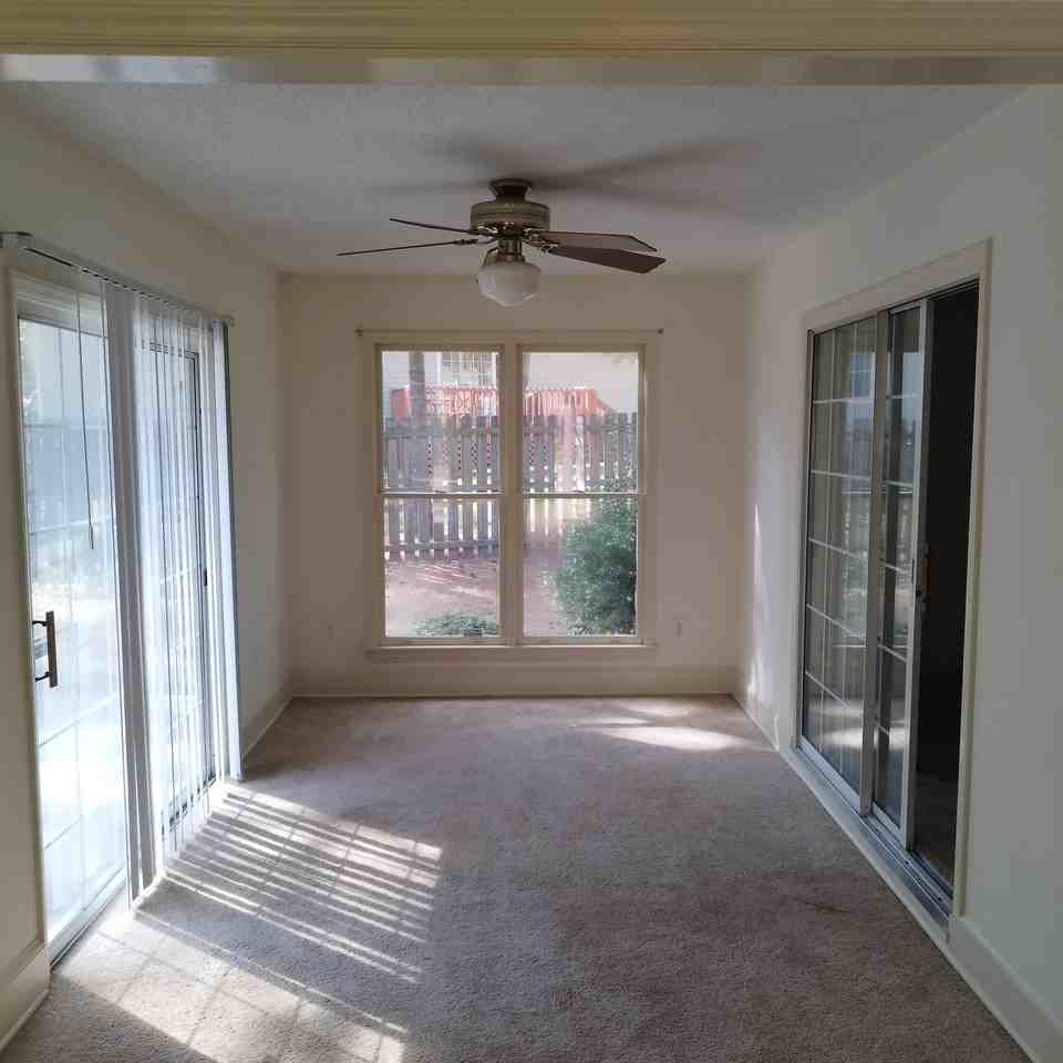 4 Taylor Pl #4 - Photo 3 of 14