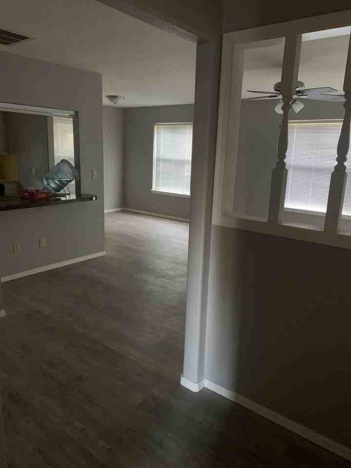 312 W Pecan St #NA - Photo 2 of 11