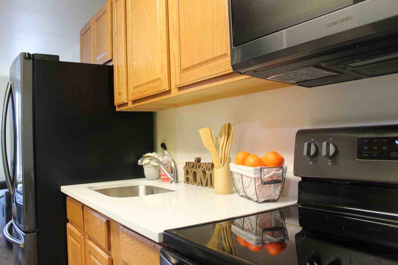 Laurel Terrace - Photo 3 of 6