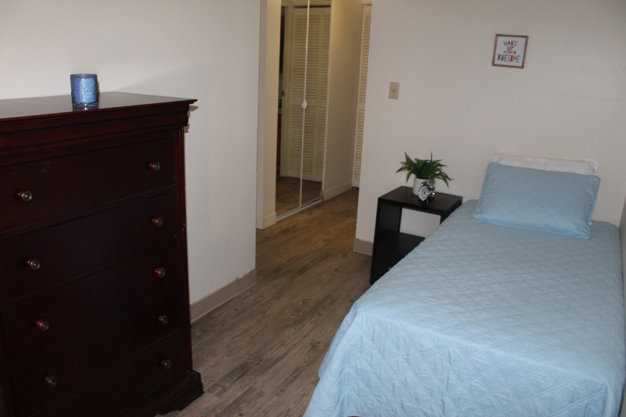 Laurel Terrace - Photo 4 of 6