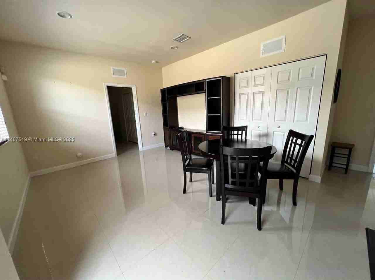 Sw 116th Pl - Photo 2 of 8