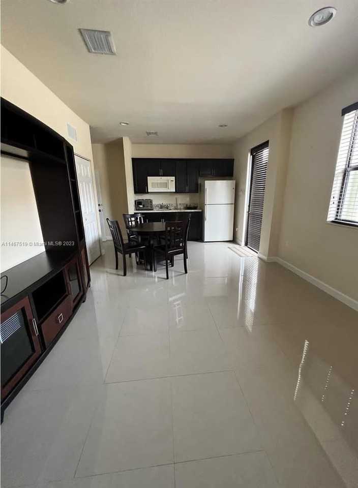 Sw 116th Pl - Photo 3 of 8
