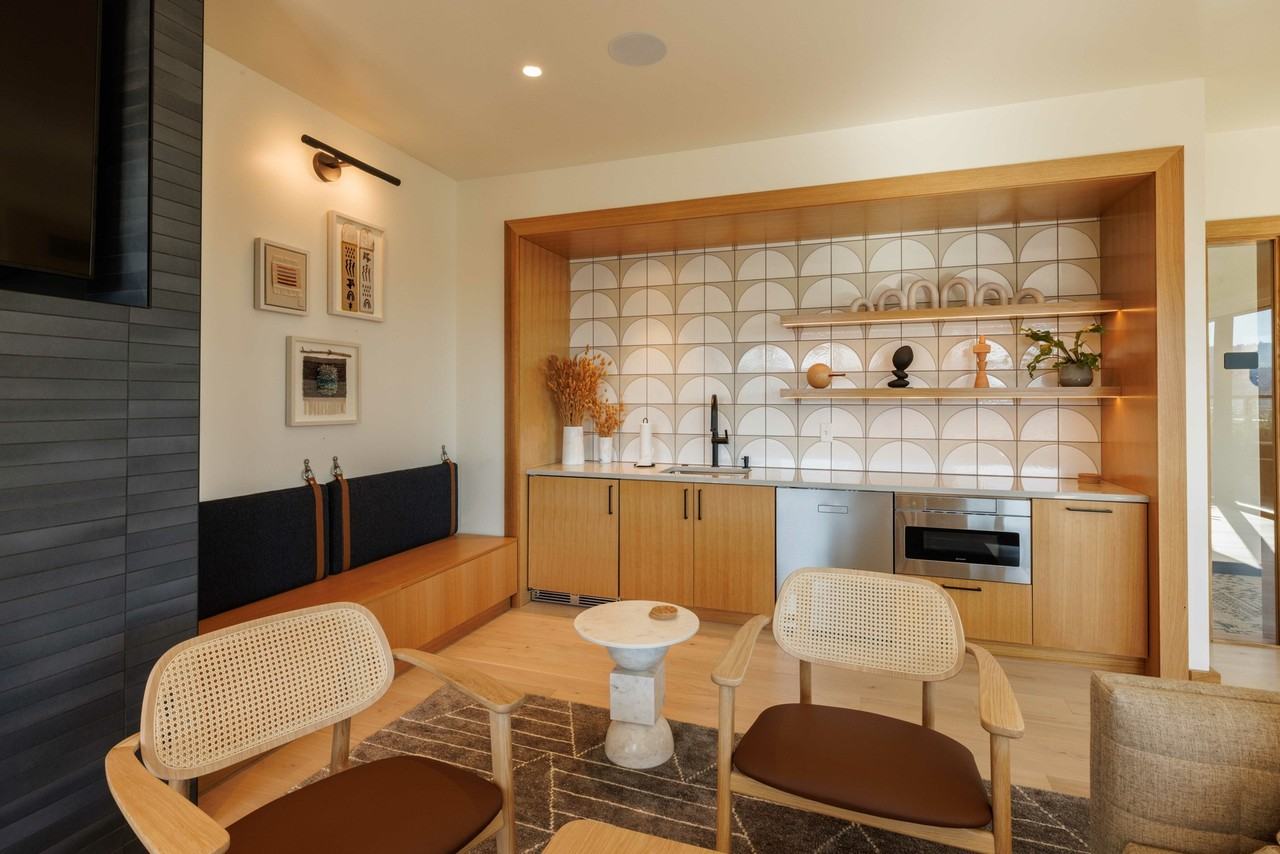 Modera Morrison - Photo 7 of 48