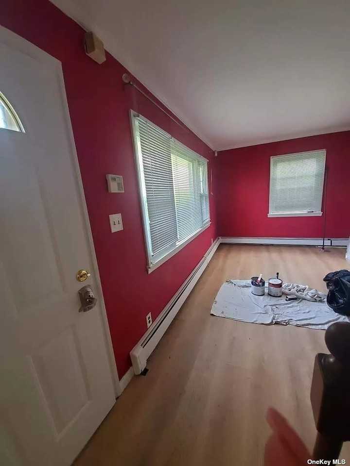 890 Bedford Ct - Photo 3 of 12