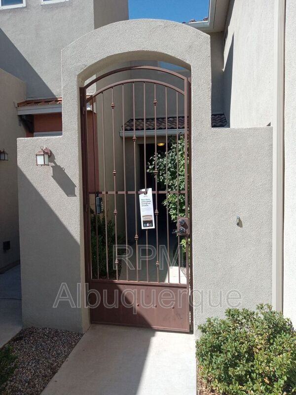 6909 Papaya St Ne - Photo 2 of 19