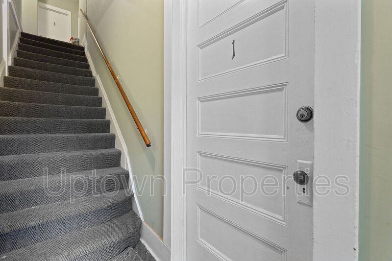 1005 Se 27th Ave #1 - Photo 4 of 12
