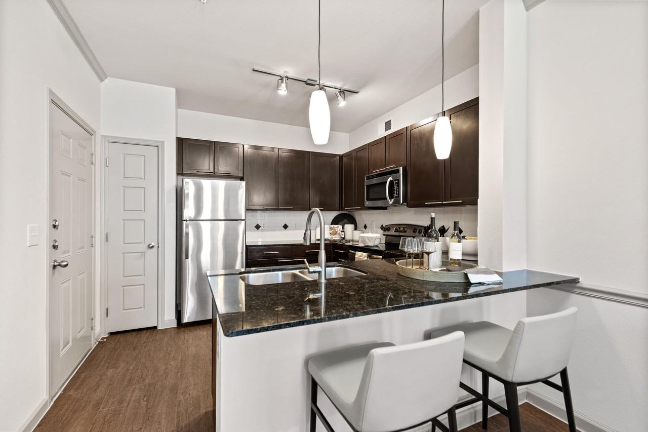 Creekside Townhomes - Photo 4 of 33