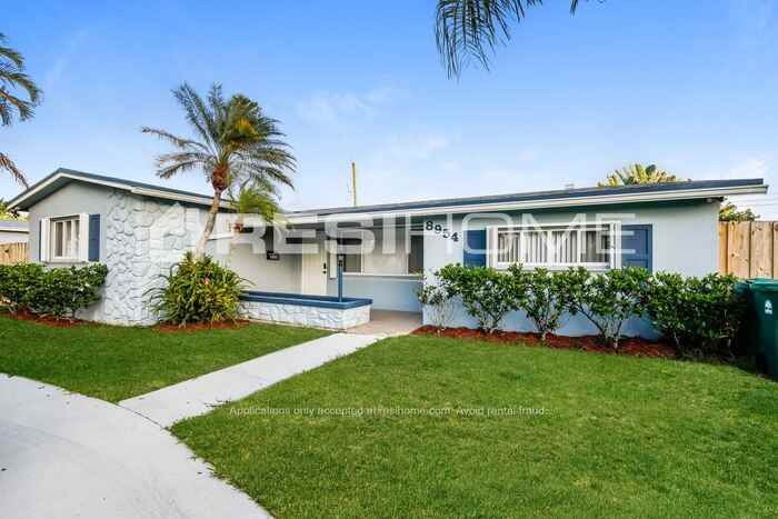 8954 Sw 53rd St - Photo 3 of 14