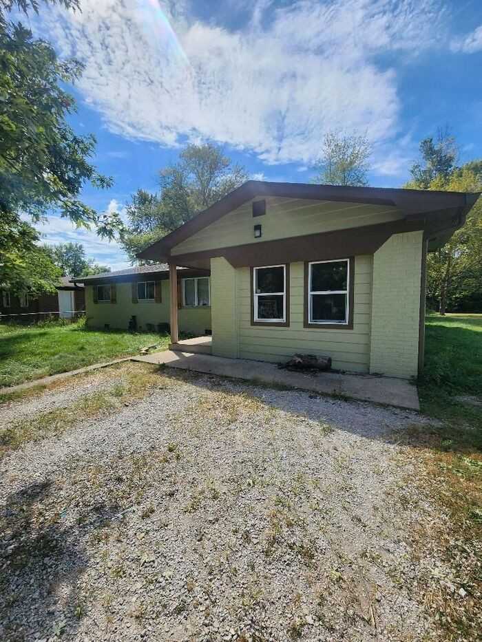 1308 Phillips Dr - Photo 2 of 3