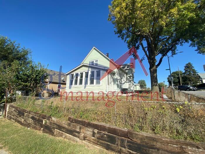 3352 T St - Photo 2 of 16