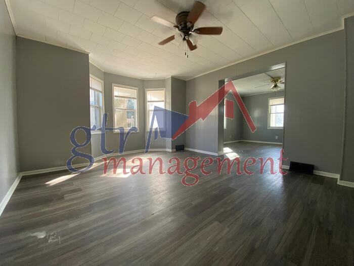 3352 T St - Photo 3 of 16