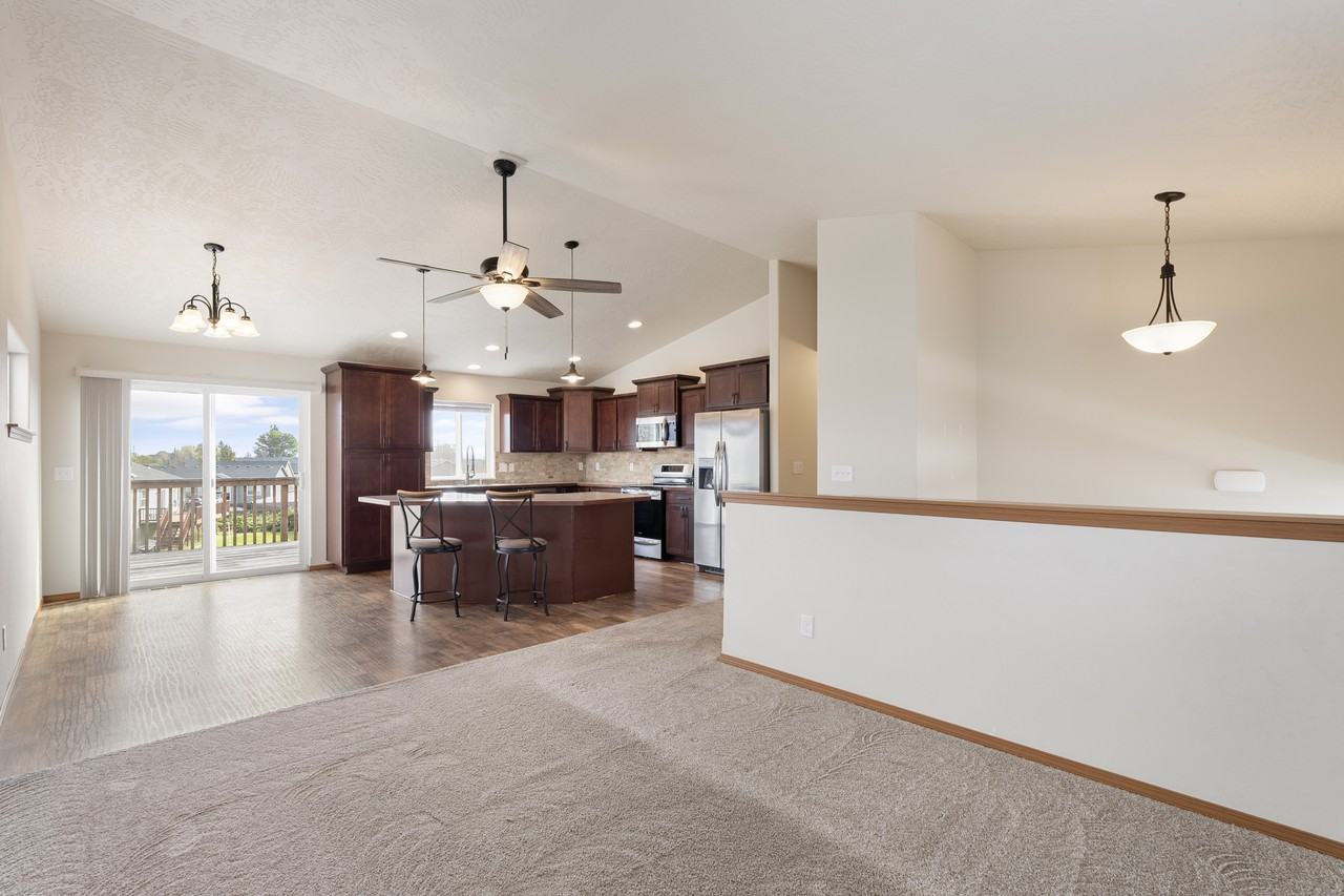 8566 N Oak St #NA - Photo 3 of 24