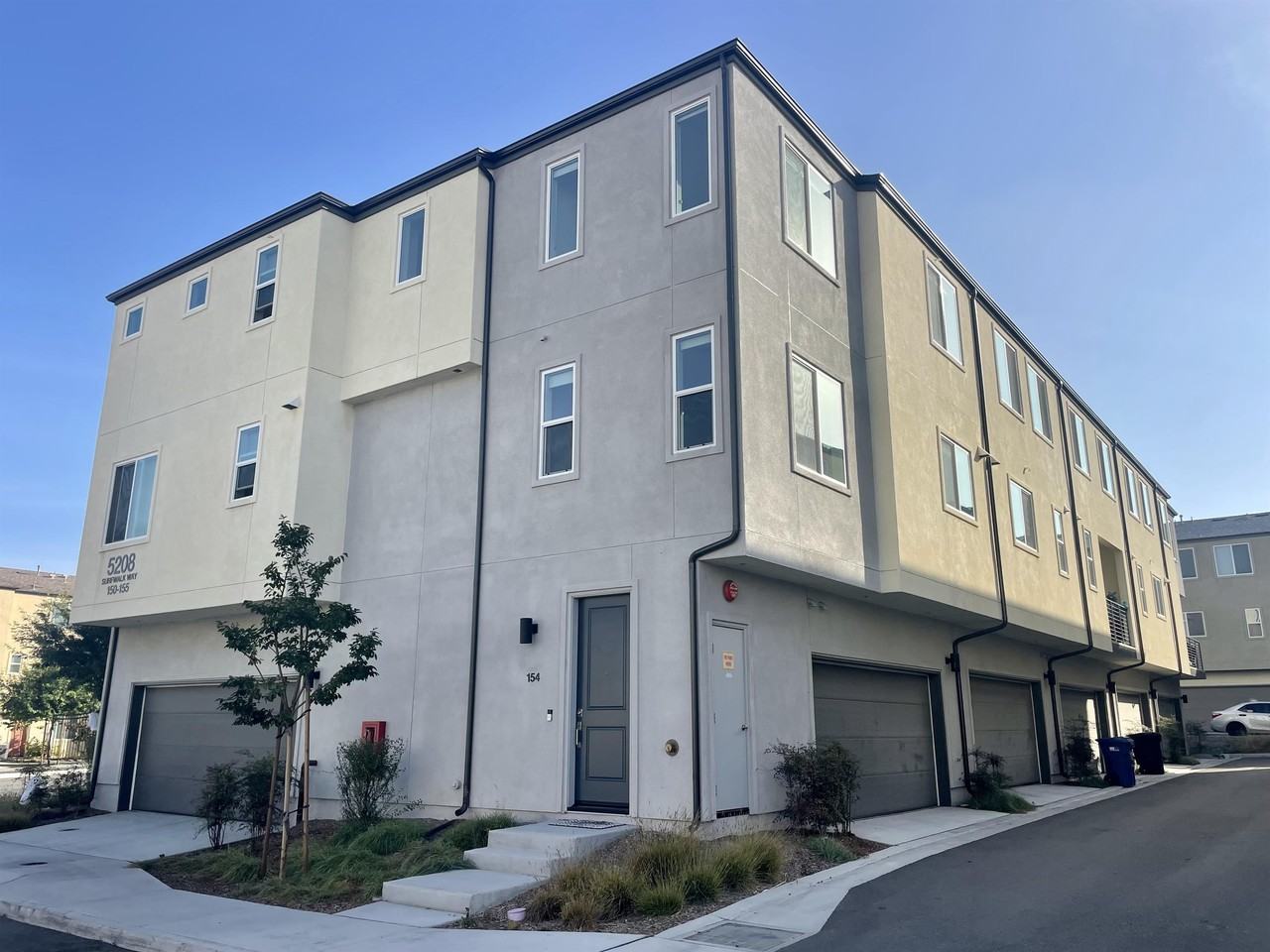 5208 Surfwalk Way - 154Unit 154 #154 - Photo 2 of 14