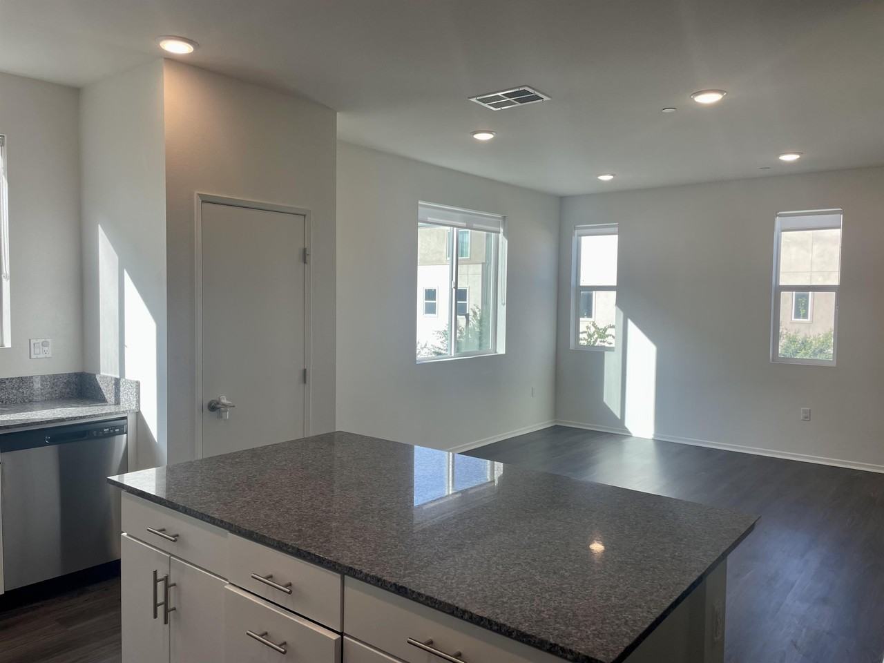 5208 Surfwalk Way - 154Unit 154 #154 - Photo 4 of 14