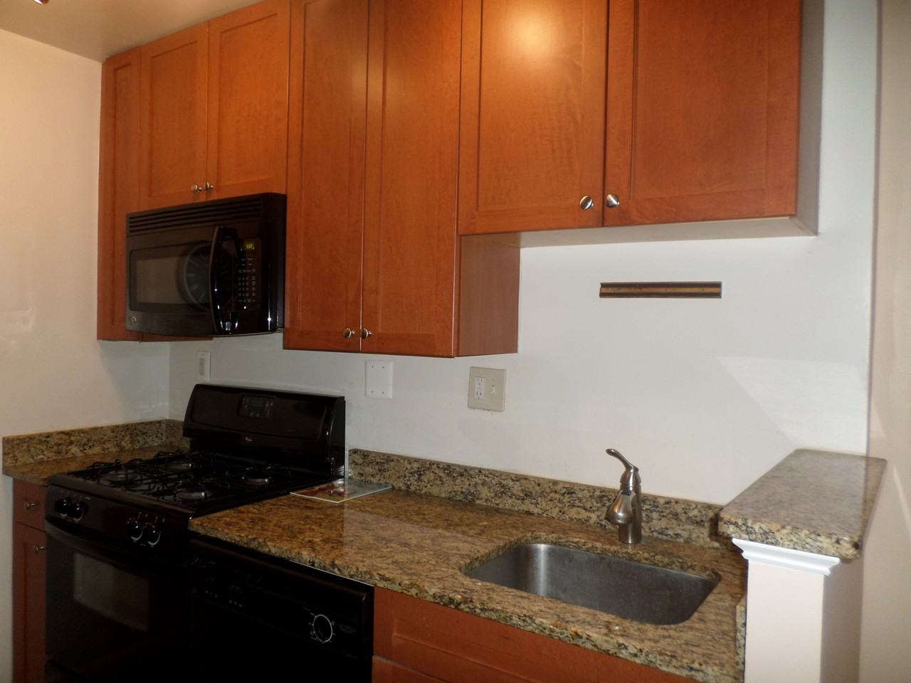 2725 39th Str NWUnit 211 #211 - Photo 4 of 30