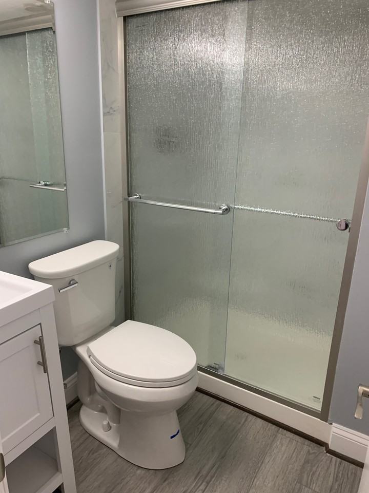 148 148 North East Avenue - 4 Available private bath $900 - Photo 2 of 9