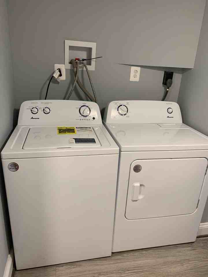 148 148 North East Avenue - 4 Available private bath $900 - Photo 4 of 9