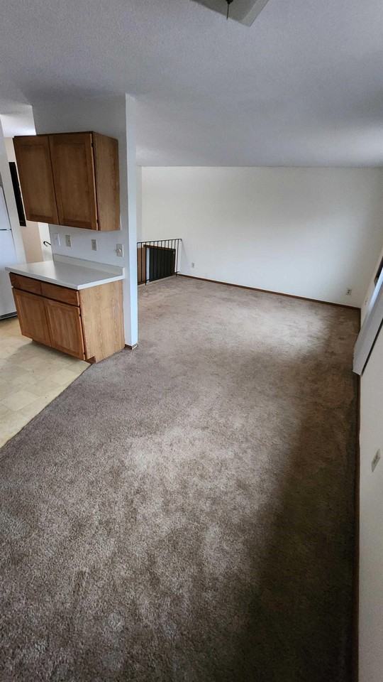 916/918 SE 9th Avenue - 916 #916 - Photo 2 of 9