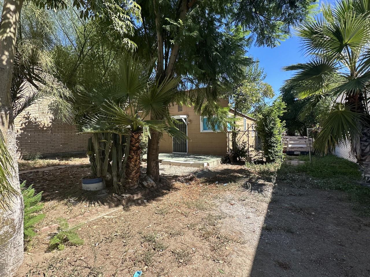 211 S Riverside Ave #1 - Photo 2 of 12