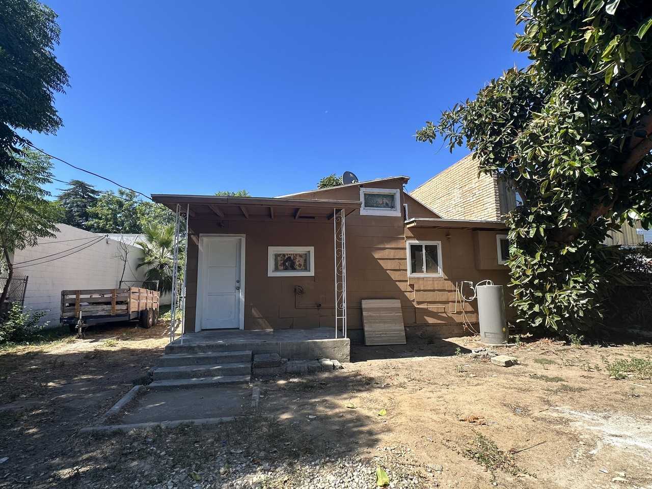 211 S Riverside Ave #1 - Photo 3 of 12