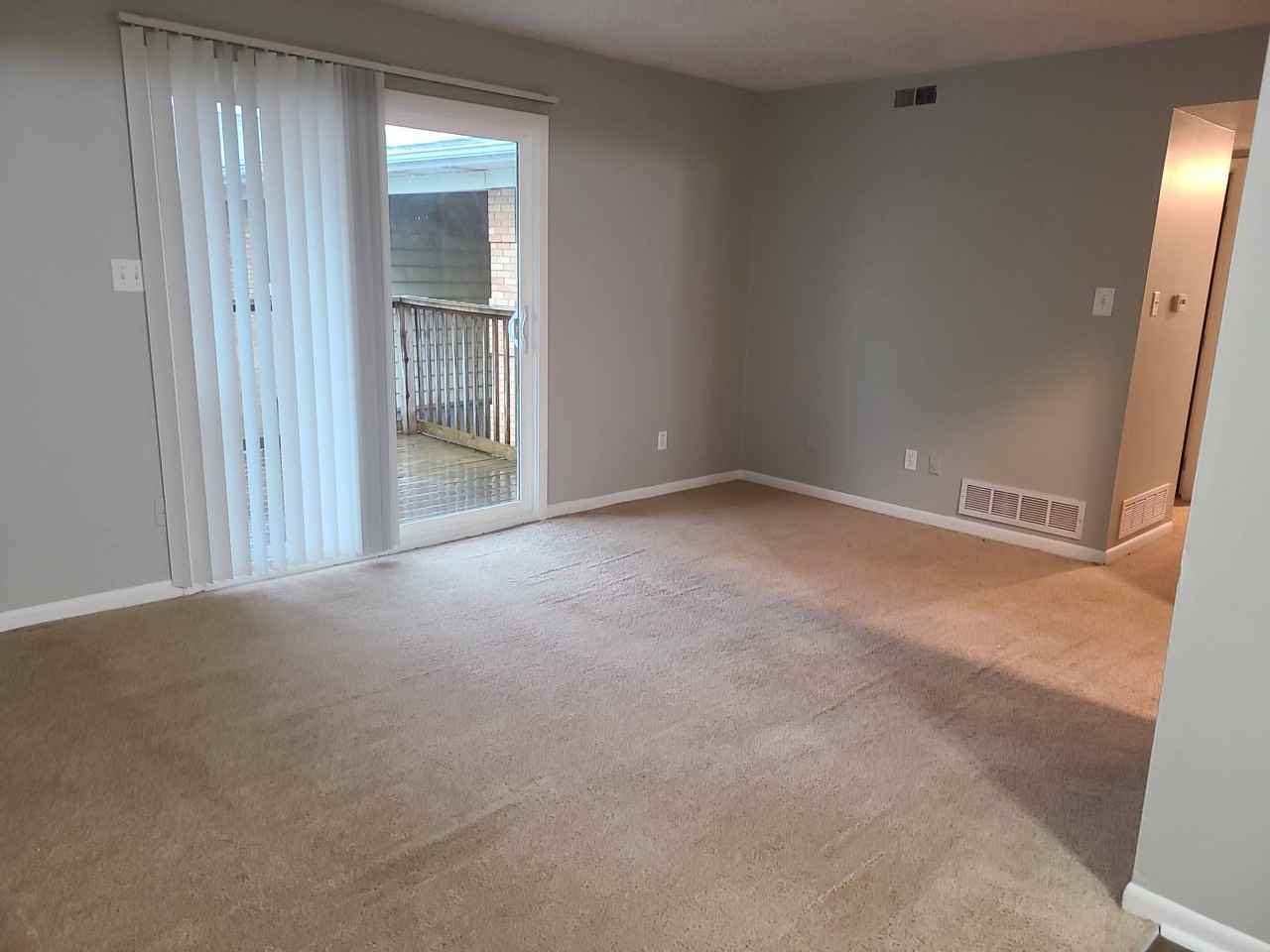 93 Manor Dr #93 - Photo 3 of 6