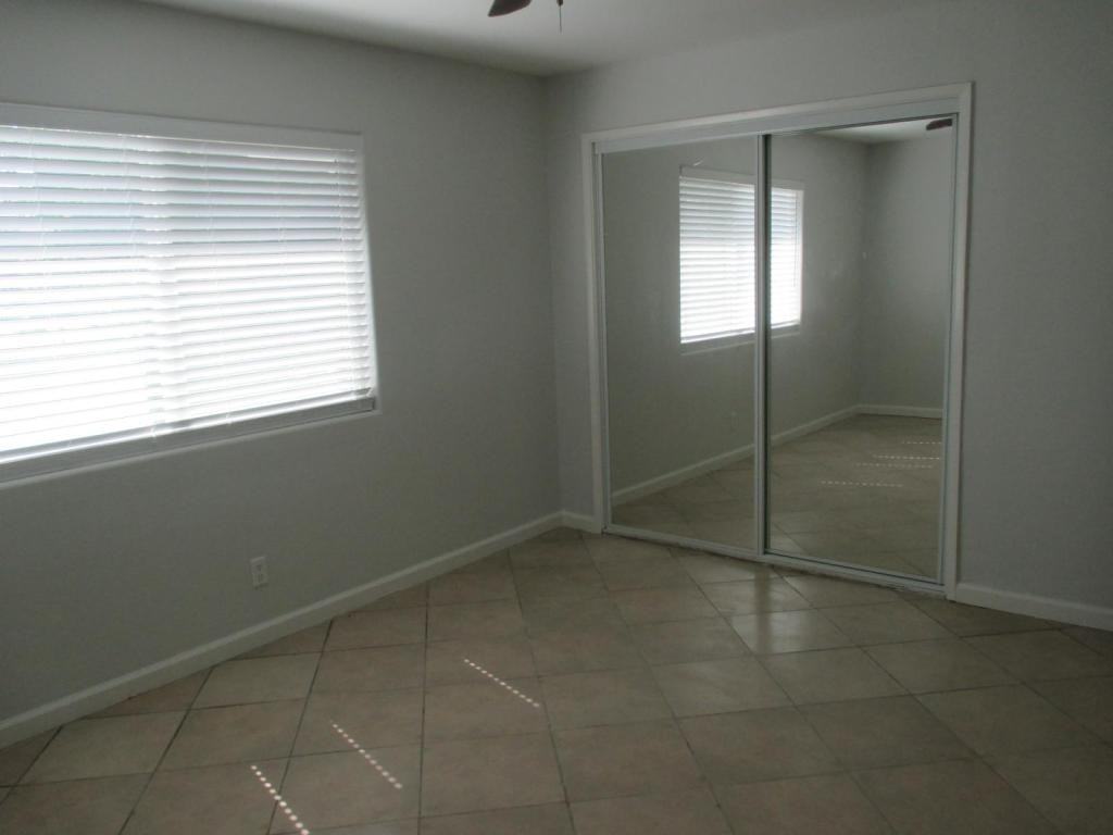 412 E Acacia Ave - Photo 3 of 19