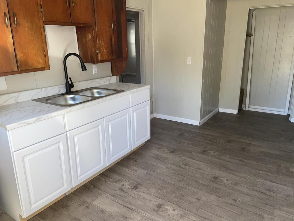 812 1/2 W 5th St - Photo 3 of 8