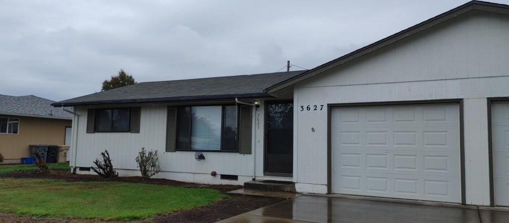 3627 Geary St Se - Photo 2 of 12