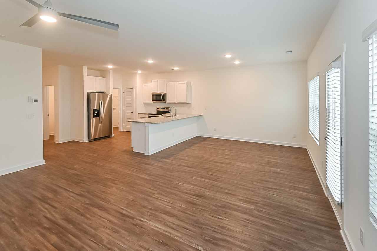 120 120 The Heights Dr - Photo 2 of 23