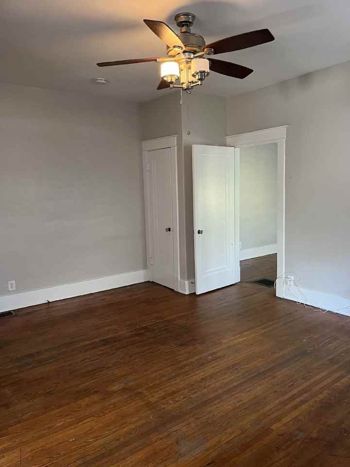2129 Ashwood Ave - Photo 5 of 13