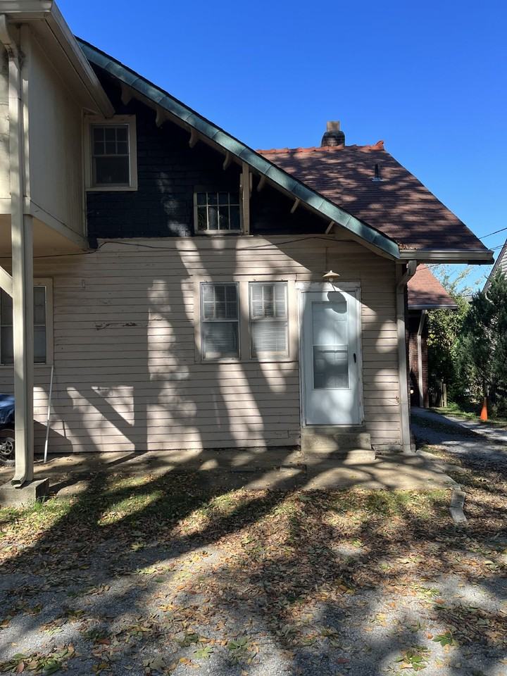 2129 Ashwood Ave - Photo 2 of 13