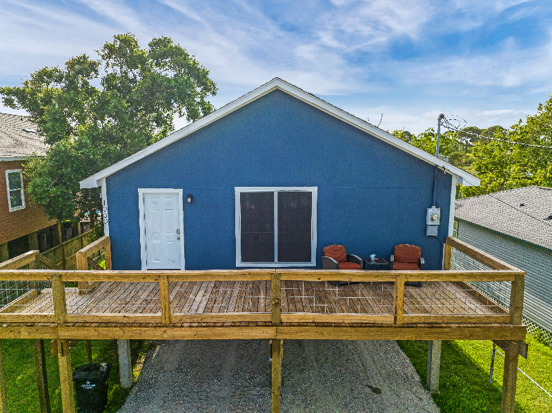 1030 12th St - Photo 2 of 18