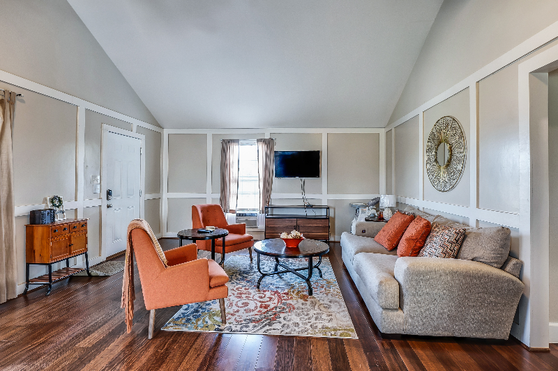 1030 12th St - Photo 3 of 18