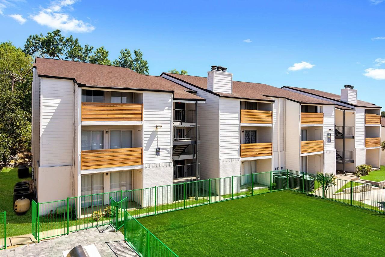 Tides at 5400 - Photo 2 of 6