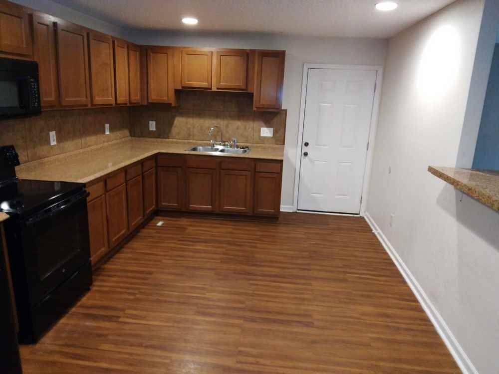 3120 Stuart St - Photo 2 of 9