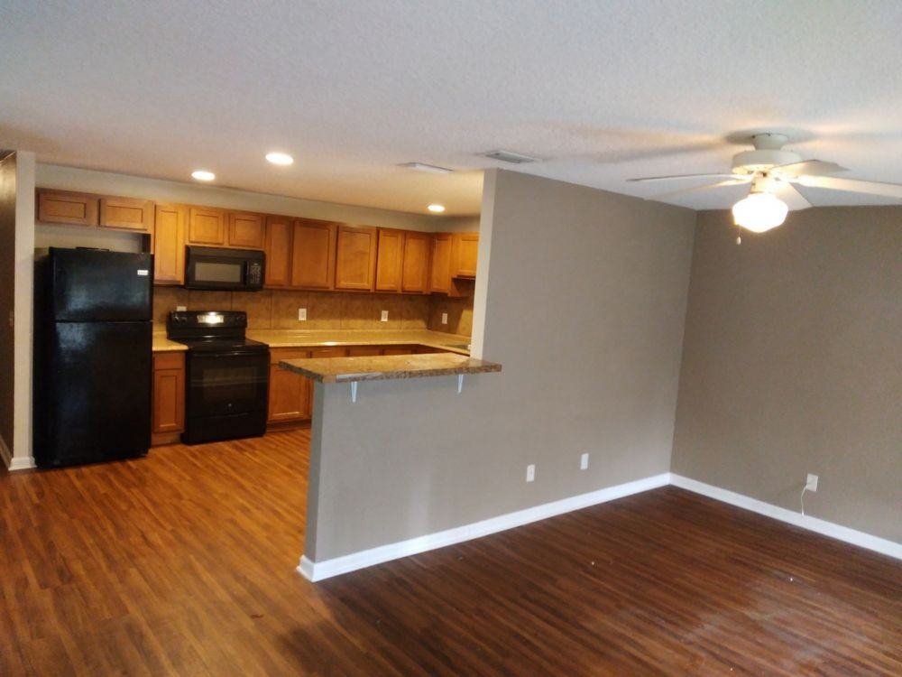 3120 Stuart St - Photo 3 of 9