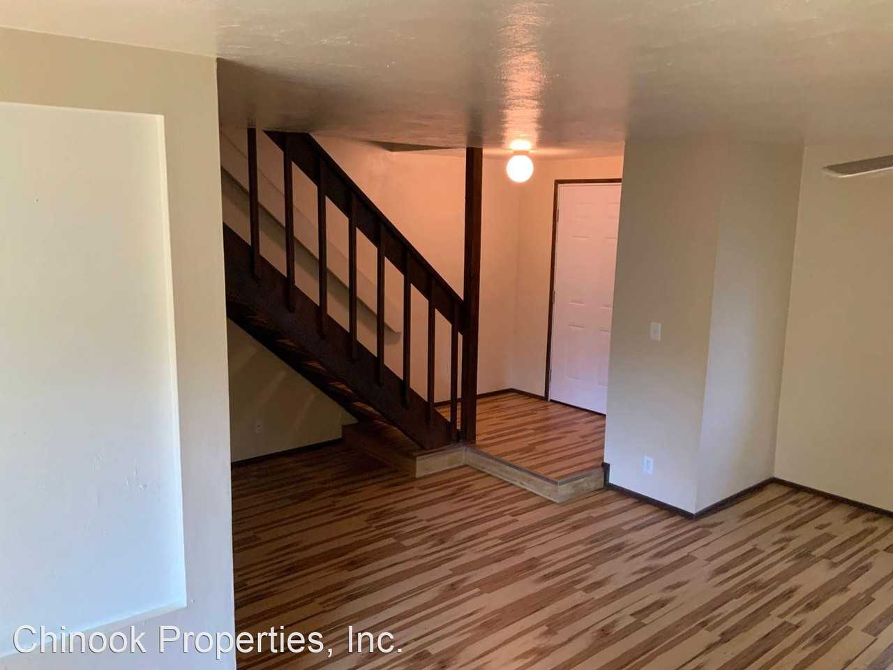 54th St Duplex in Springfield - Photo 3 of 17