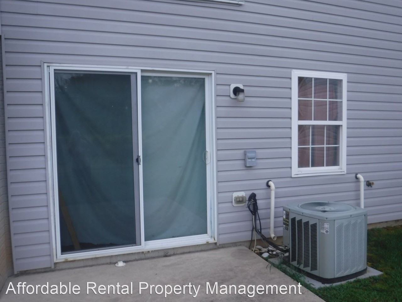 10328 Bridle Ct - Photo 2 of 18