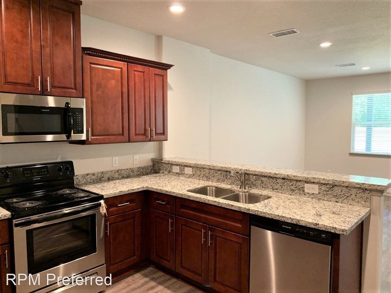 618 Magnolia Bnd - Photo 2 of 17