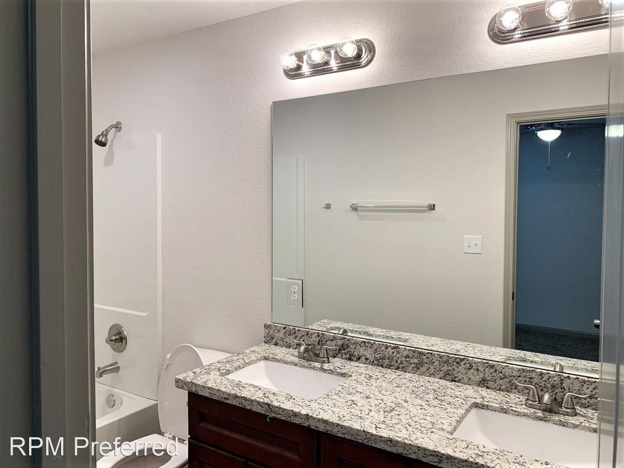 618 Magnolia Bnd - Photo 3 of 17